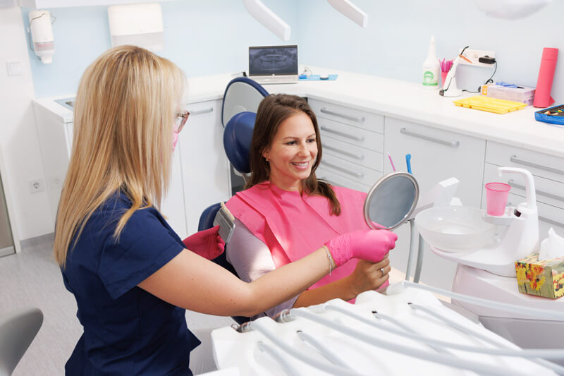 mosolyg&oacute; f&eacute;rfi