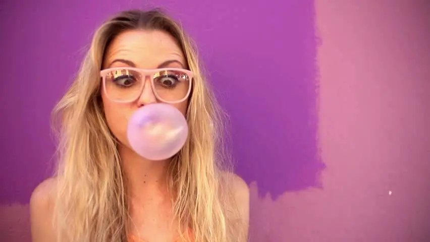 Igaz vagy hamis: A cukormentes r&aacute;g&oacute; seg&iacute;thet megelőzni a fogszuvasod&aacute;st, &eacute;s a rossz lehelet kialakul&aacute;s&aacute;t?