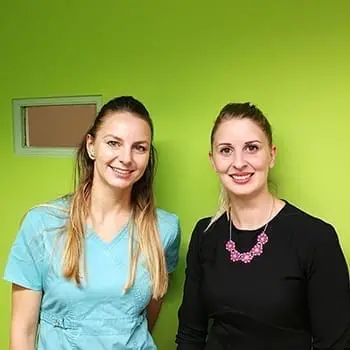 Elégedett véleményező és orvos közös képe